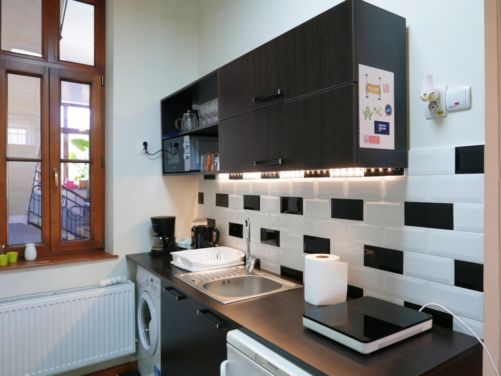 Fully equipped private kitchenette with modern tiling inside the guest suite accommodation in Cluj-Napoca.